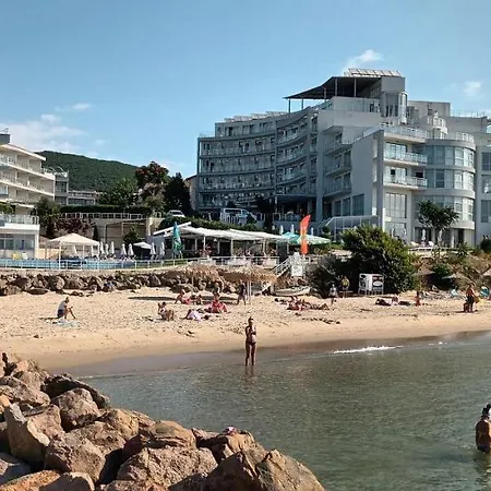 Апартамент 250 M море *